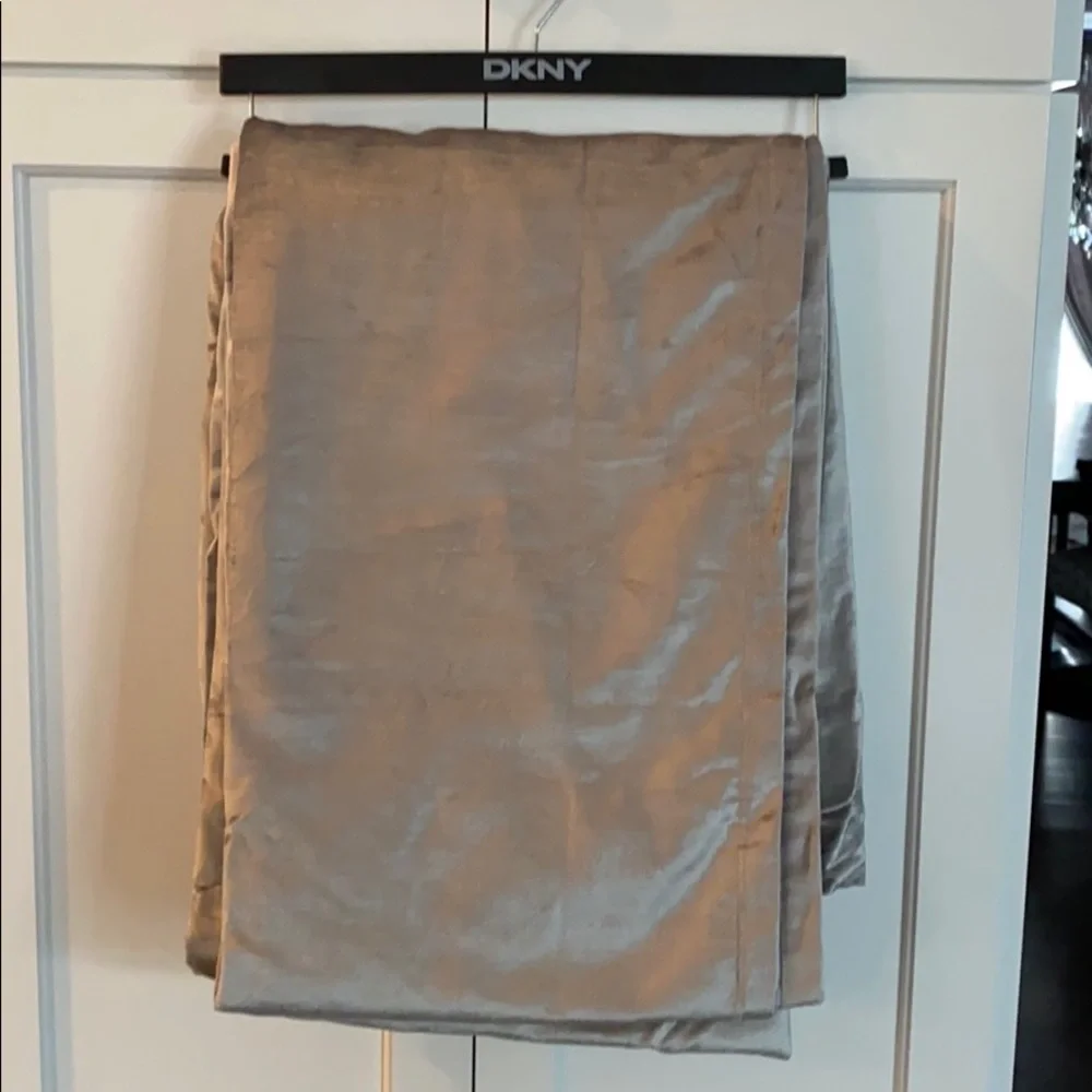 DKNY Modern Knotted Velvet 2-Pack Rod Pocket
